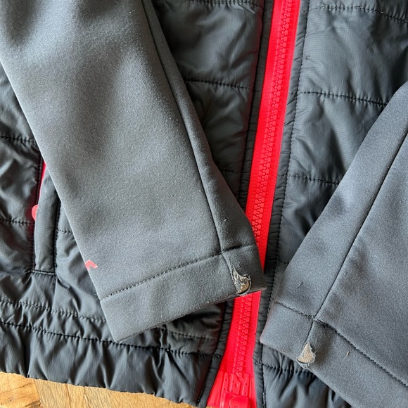 Youth XS Under Armour jacket - Picture 3 of 4